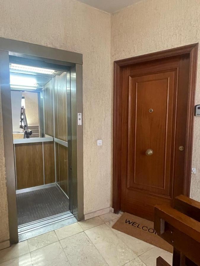 Apartamentos Gyc Vistas A Santo Domingo ليون المظهر الخارجي الصورة