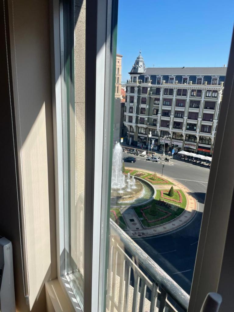 Apartamentos Gyc Vistas A Santo Domingo ليون المظهر الخارجي الصورة