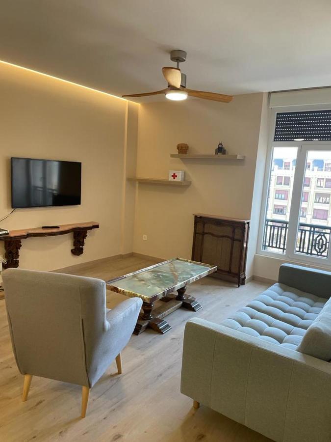 Apartamentos Gyc Vistas A Santo Domingo ليون المظهر الخارجي الصورة