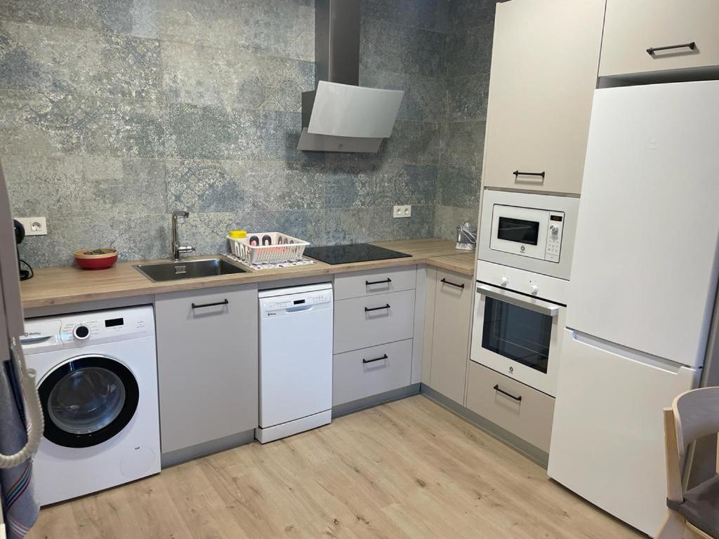 Apartamentos Gyc Vistas A Santo Domingo ليون المظهر الخارجي الصورة